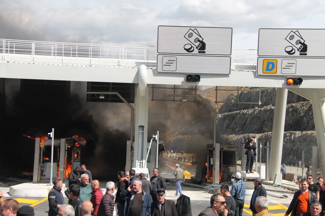 Dhuna në protestë, protestuesit: Na provokoi policia! Dhuna në protestë, protestuesit: Na provokoi policia!