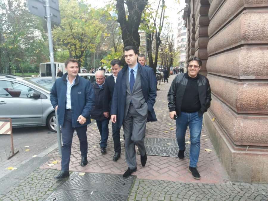 Rruga e humbur e Lulzim Bashës