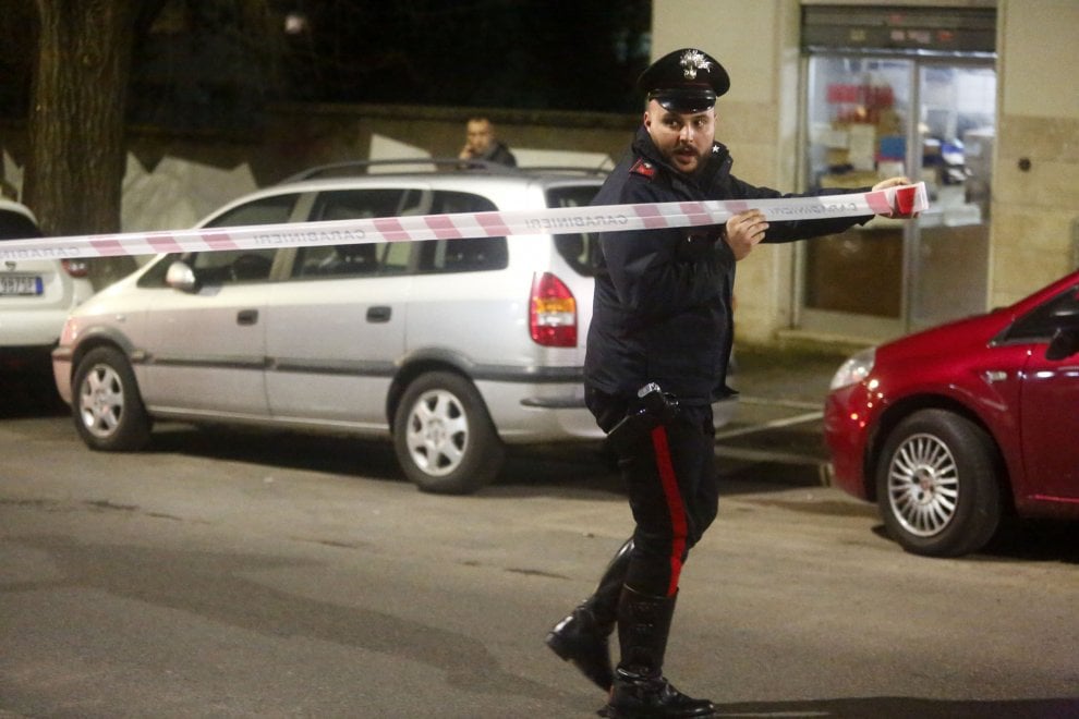 Përplasje me armë, policia qëllon drejt makinës dhe plagos dy gra