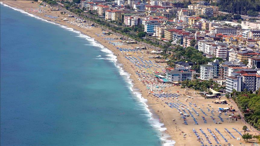 Shifra e çmendur e shpenzimit: “Shqiptarët varfanjak” thyejnë rekord për pushime