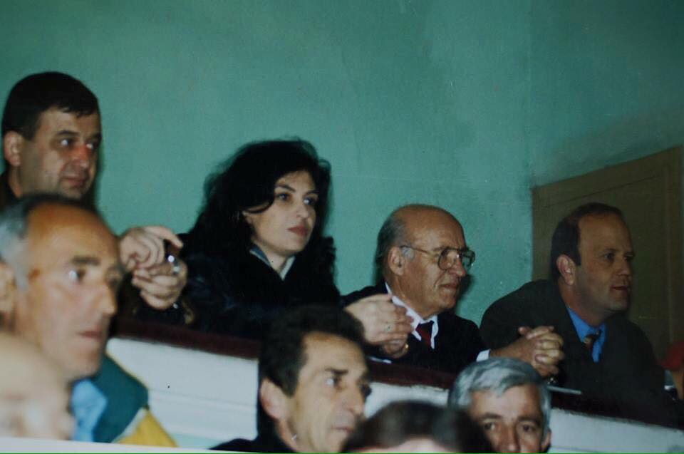 Jozefina Topalli thirrje demokratëve: Ngrihuni e shpëtoni partinë nga Luli! Jozefina Topalli thirrje demokratëve: Ngrihuni e shpëtoni partinë nga Luli!