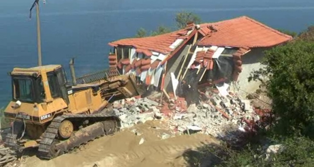 Po ndërtohej në rërë, bllokohen punimet për hotelin në Durrës Po ndërtohej në rërë, bllokohen punimet për hotelin në Durrës