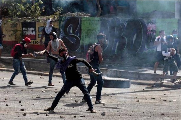 Nikaragua, gazetari vritet në transmetim të drejtpërdrejtë (Video) Nikaragua, gazetari vritet në transmetim të drejtpërdrejtë (Video)