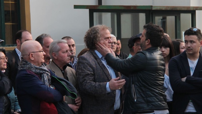 Propozimi i Asqeriut: Amnisti politikanëve, çoni në Thesar plaçkën e vjedhur, bëjmë 10 teatro! Propozimi i Asqeriut: Amnisti politikanëve, çoni në Thesar plaçkën e vjedhur, bëjmë 10 teatro!