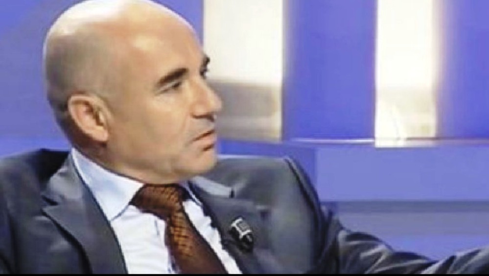 Pse pronari i fabrikës së djegur, është një nga njerëzit më të urryet të zonës (Video) Pse pronari i fabrikës së djegur, është një nga njerëzit më të urryet të zonës (Video)