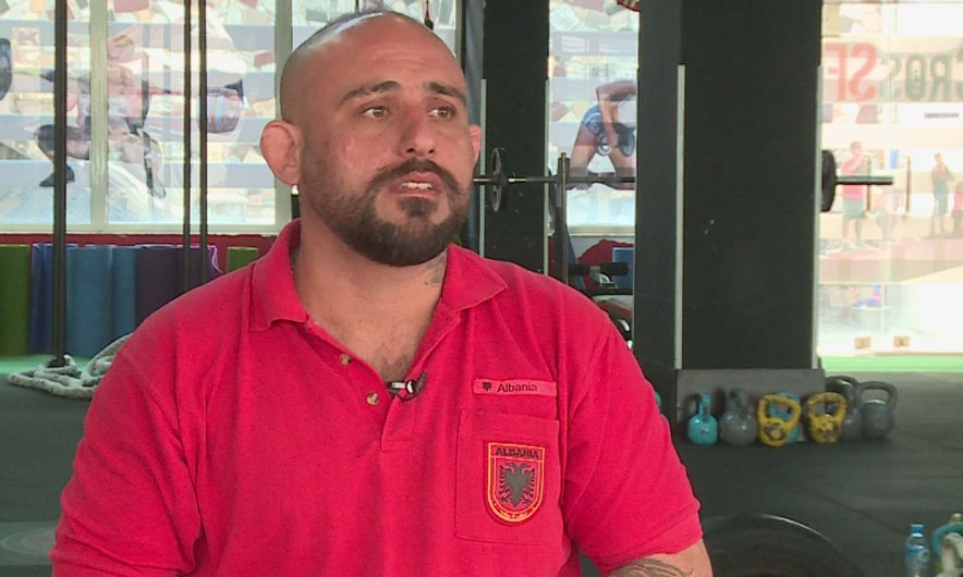 Azilkërkuesi kampion karateje: Do mbroja edhe ngjyrat shqiptare Azilkërkuesi kampion karateje: Do mbroja edhe ngjyrat shqiptare