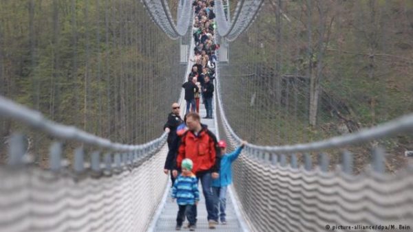 Njihuni me urën më të madhe në botë për këmbësorë (FOTO) Njihuni me urën më të madhe në botë për këmbësorë (FOTO)