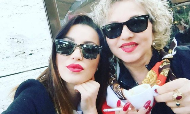 Rita Lati nxehet keq me Rozën: Të kam mohuar, s’të kam fëmijë (Foto) Rita Lati nxehet keq me Rozën: Të kam mohuar, s’të kam fëmijë (Foto)