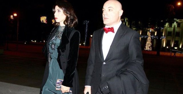 Historia e pazakontë e Blendi Fevziut me të shoqen: E humba 11 vjet Historia e pazakontë e Blendi Fevziut me të shoqen: E humba 11 vjet