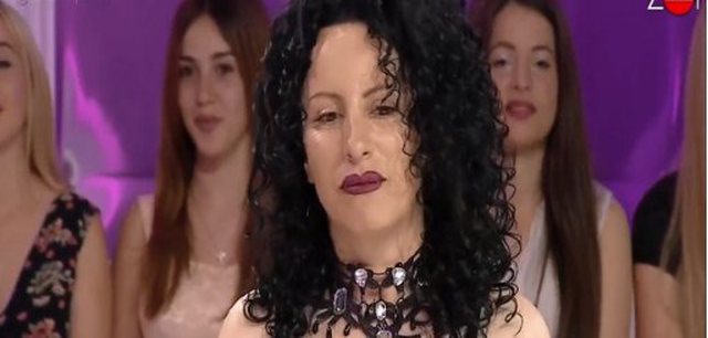 Linda Morina lë nam te Çani, kamera e kap nga poshtë, ja tregon të gjitha Linda Morina lë nam te Çani, kamera e kap nga poshtë, ja tregon të gjitha