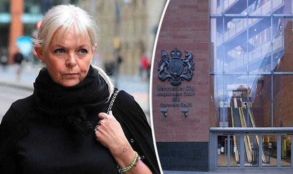 SHOKUESE/Mësuesja 52-vjeçare “abuzonte” seksualisht me nxënësin e saj 15-vjeçar. Ja çfarë rrëfen ajo në gjykatë. (Foto) SHOKUESE/Mësuesja 52-vjeçare “abuzonte” seksualisht me nxënësin e saj 15-vjeçar. Ja çfarë rrëfen ajo në gjykatë. (Foto)