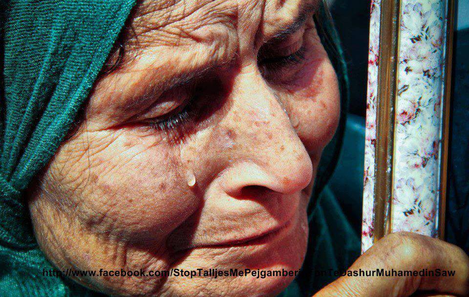 Letra e dhimbjes së një nëne të braktisur: Biri im, e harrove nënën tënde, kam qenë shërbëtorja jote Letra e dhimbjes së një nëne të braktisur: Biri im, e harrove nënën tënde, kam qenë shërbëtorja jote