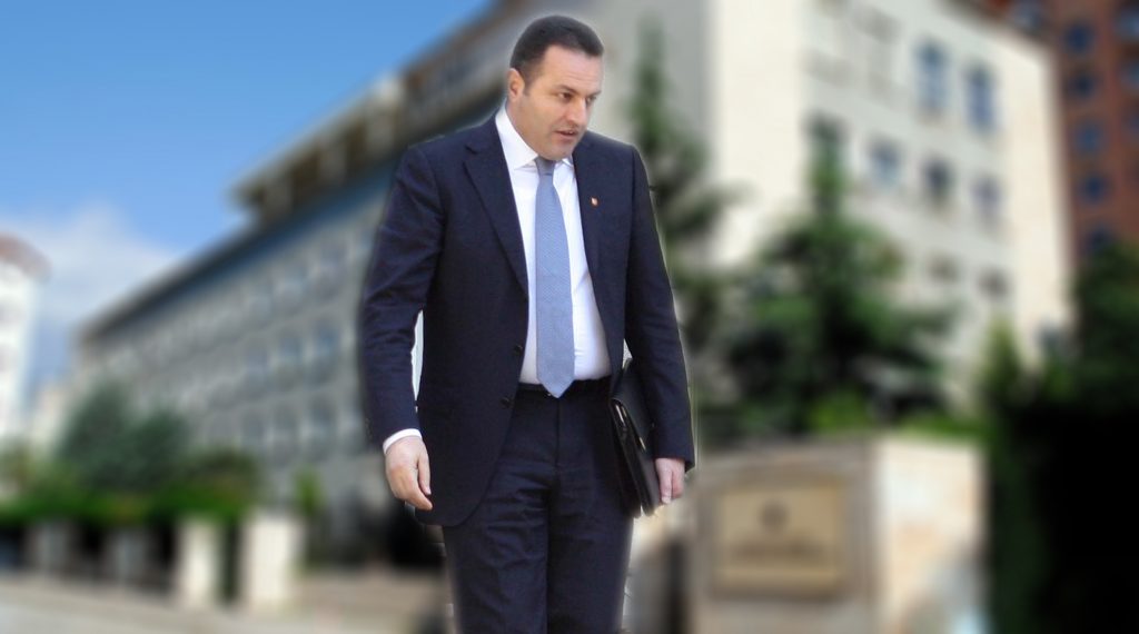 Letra e Llallës për Kongresin Amerikan: Donald Lu më kërkoi arrestimin e Ilir Metës! (Video) Letra e Llallës për Kongresin Amerikan: Donald Lu më kërkoi arrestimin e Ilir Metës! (Video)