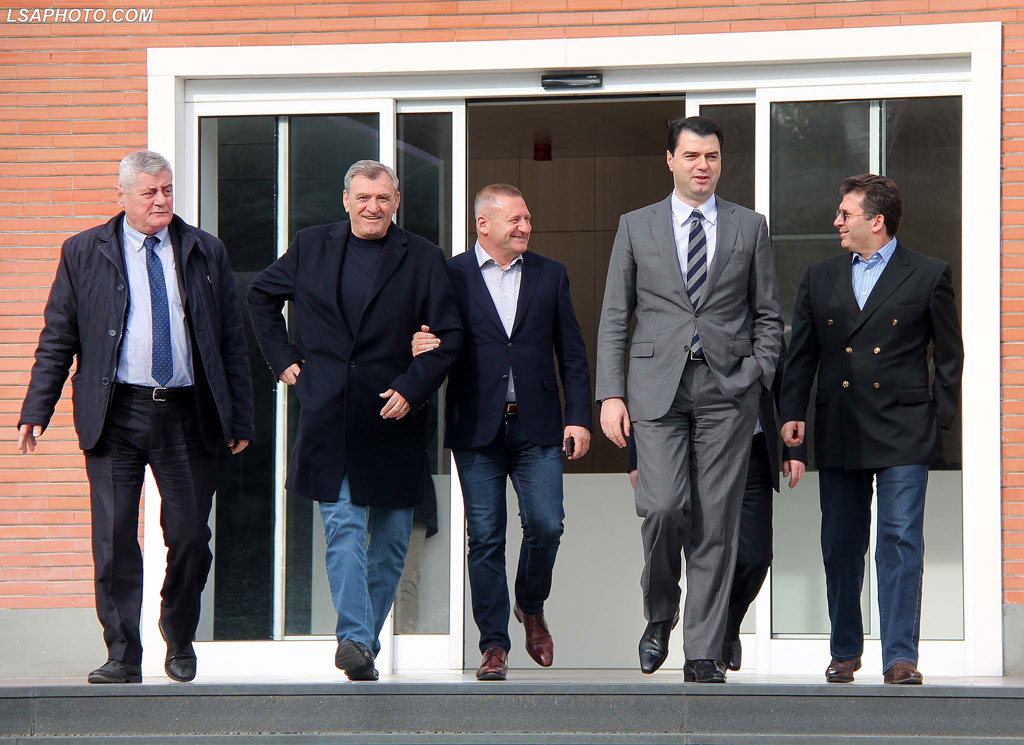 Basha përçan opozitën, përjashton aleatët