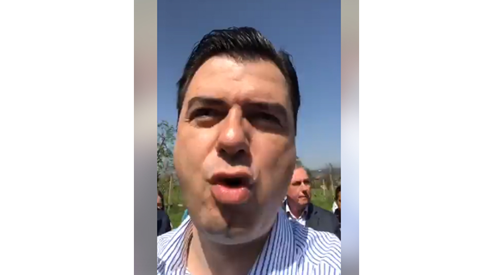 Lulzim, je idiot apo çfarë? Lulzim, je idiot apo çfarë?