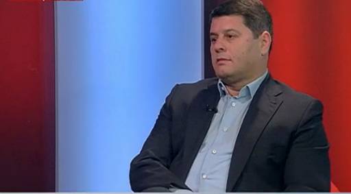 Pjerin Ndreu replika me Avokaten e Popullit: E dimë që e ke shoqe Xhoxhajn, por mos ngatërro jetën private me postin