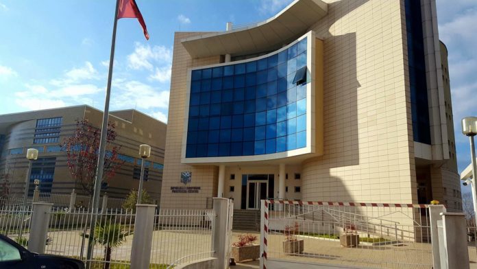 Nis shembja e “Pallatit të Drejtësisë”, zbulohet skenari i gjyqtarëve të Shkodrës që i tremben vettingut Nis shembja e “Pallatit të Drejtësisë”, zbulohet skenari i gjyqtarëve të Shkodrës që i tremben vettingut