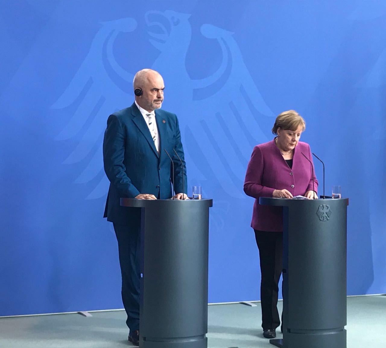 “Santa” Merkel i thotë “Po” Ramës. Shqipëria gati të “nusërojë” “Santa” Merkel i thotë “Po” Ramës. Shqipëria gati të “nusërojë”