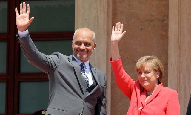 Negociatat/ Angela Merkel fton zyrtarisht Ramën në Berlin më 25 prill Negociatat/ Angela Merkel fton zyrtarisht Ramën në Berlin më 25 prill