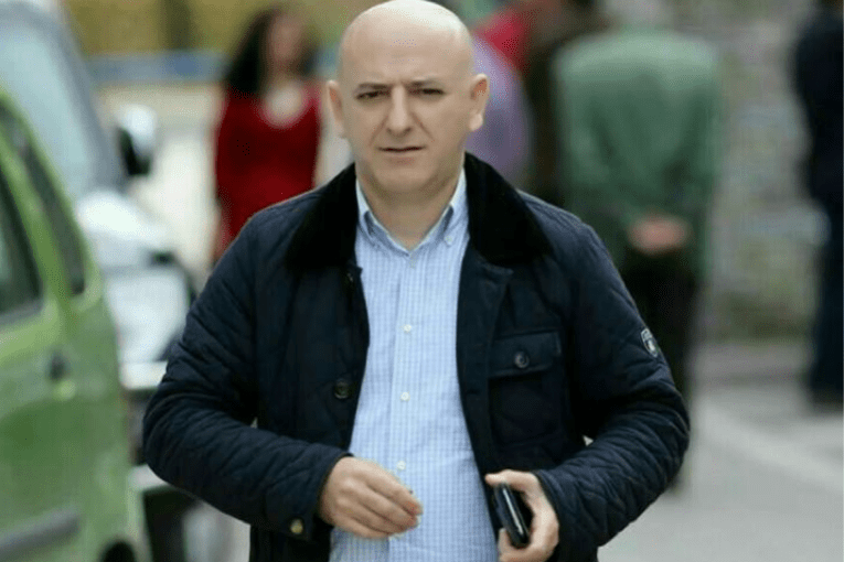 Skandal! Kryetari i PD-së shan dhe kërcënon qytetarin: “Do ti q… ropt, by**q… Do të të gjej!” (Mesazhet) Skandal! Kryetari i PD-së shan dhe kërcënon qytetarin: “Do ti q… ropt, by**q… Do të të gjej!” (Mesazhet)