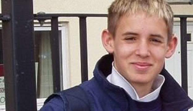 Historia rrënqethëse e 2 familjeve: Humbi djalin në aksident, por e “rigjeti” te personi që mban organet e tij (Foto)