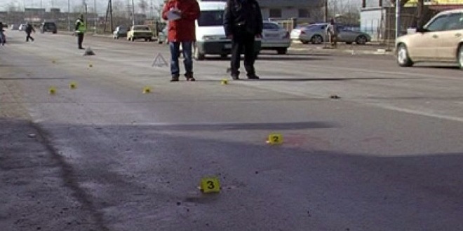 Pamje Horror/ Mjeti përplas këmbësorin në autostradë dhe largohet (Foto) Pamje Horror/ Mjeti përplas këmbësorin në autostradë dhe largohet (Foto)