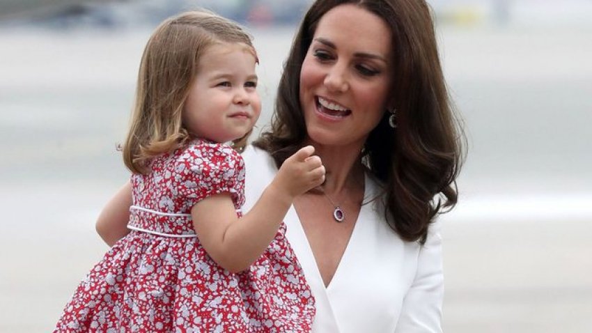 Me ardhjen në jetë të fëmijës së tretë, princesha Charlotte do të futet në histori! Me ardhjen në jetë të fëmijës së tretë, princesha Charlotte do të futet në histori!