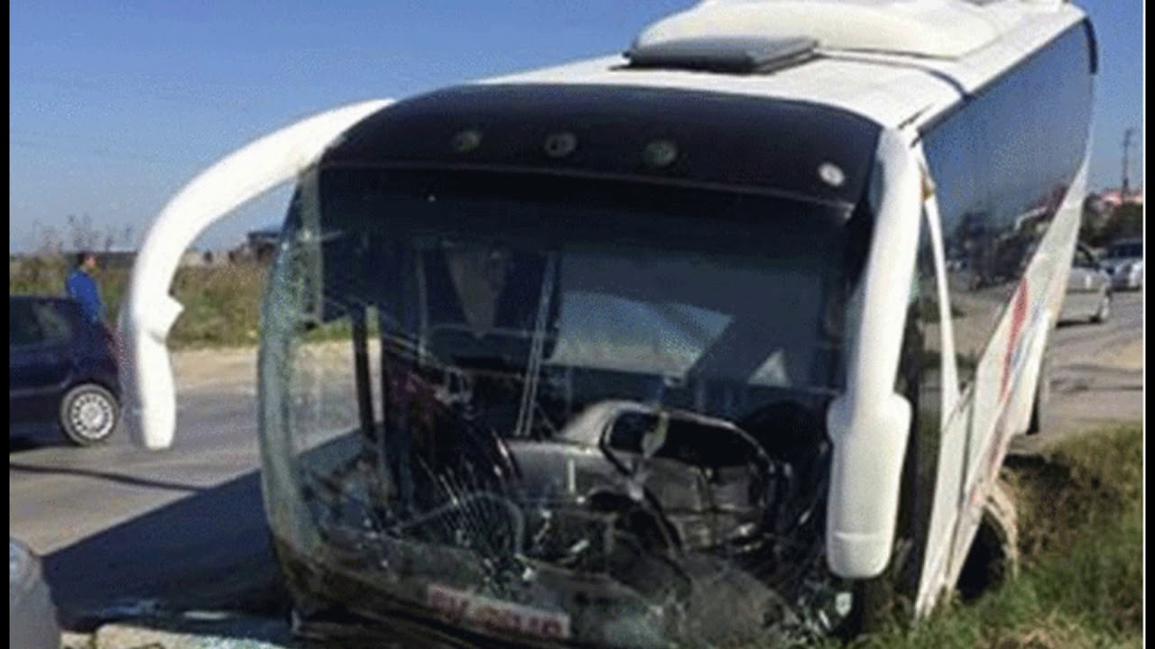 Autobusi me pasagjerë përmbyset në Elbasan, disa të plagosur Autobusi me pasagjerë përmbyset në Elbasan, disa të plagosur