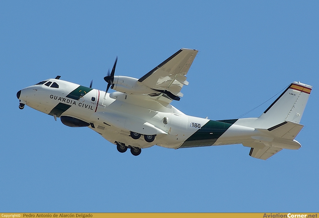 Guardia di Financa nis monitorimin nga ajri për kanabisin në Shqipëri