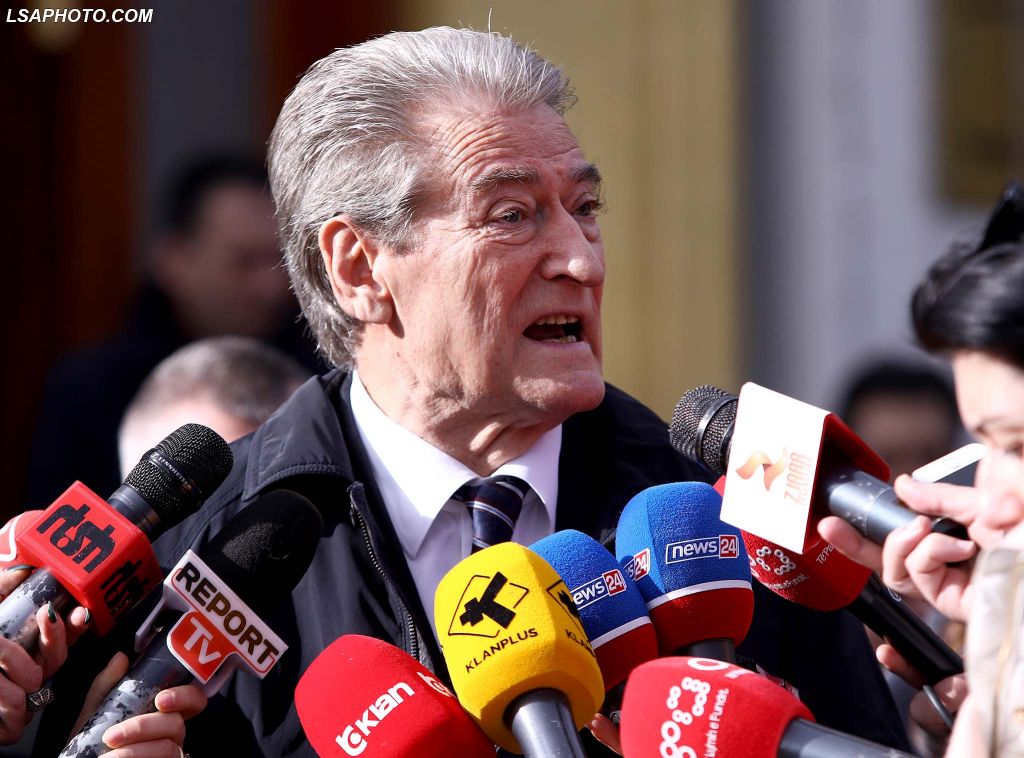 I del jashtë loje ‘qytetari dixhital’, Berisha tërbohet me shkarkimet në SHISH I del jashtë loje ‘qytetari dixhital’, Berisha tërbohet me shkarkimet në SHISH