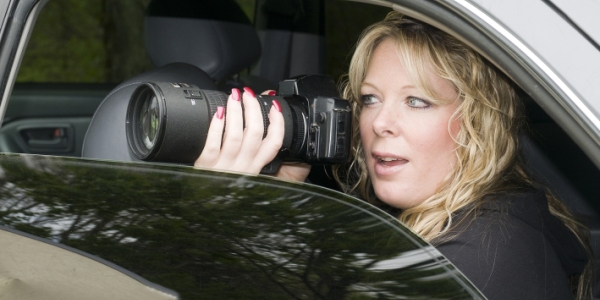 Gruaja e kap mat, shikoni ku e fsheh të dashurën (Video) Gruaja e kap mat, shikoni ku e fsheh të dashurën (Video)