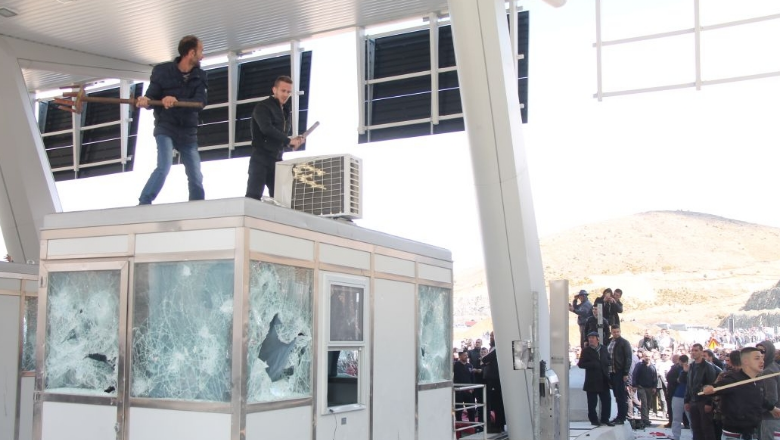 Vërtet vandalët janë frymëzuesit tanë? Vërtet vandalët janë frymëzuesit tanë?