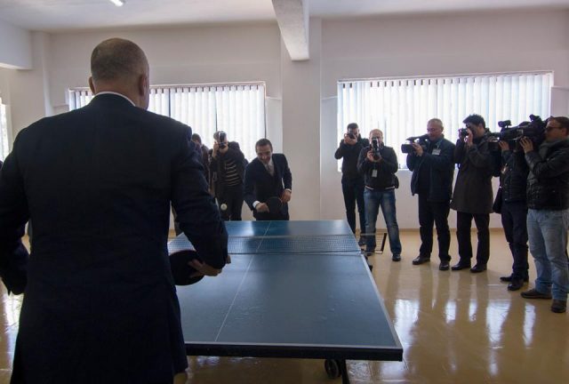 Ping-pongu mes Ramës dhe Tahirit ka vetëm një fitues Ping-pongu mes Ramës dhe Tahirit ka vetëm një fitues