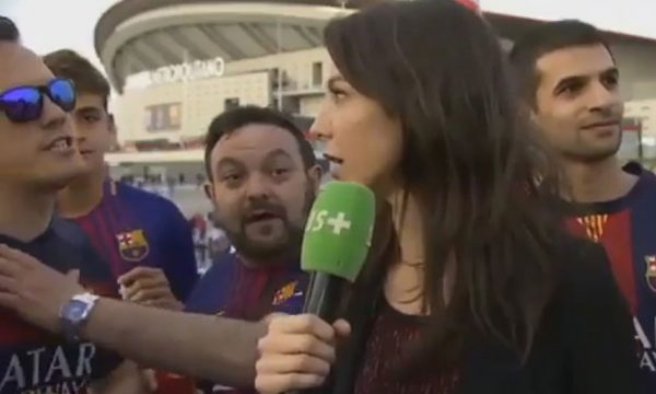 Tifozët ngacmojnë gazetaren, i fusin duart live (Video)