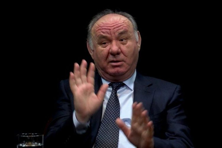 Gazetari sulmon Fahri Balliun: Të gjitha t’i kemi bërë hallall, por tët birë që na e fute në Parlament… Gazetari sulmon Fahri Balliun: Të gjitha t’i kemi bërë hallall, por tët birë që na e fute në Parlament…