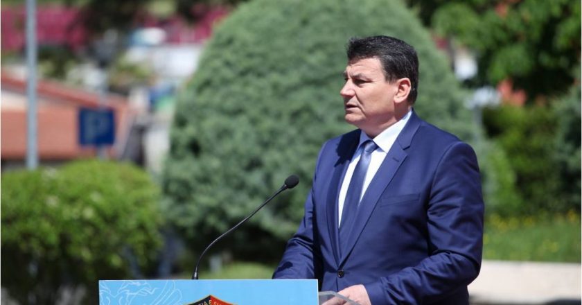 Rikthehet Haki Çako, i besohet posti i rëndësishëm pranë ministres Rikthehet Haki Çako, i besohet posti i rëndësishëm pranë ministres