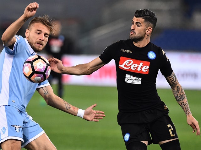 Djali dergjet në shtrat, futbollisti i Kombëtares ofron ndihmë Djali dergjet në shtrat, futbollisti i Kombëtares ofron ndihmë