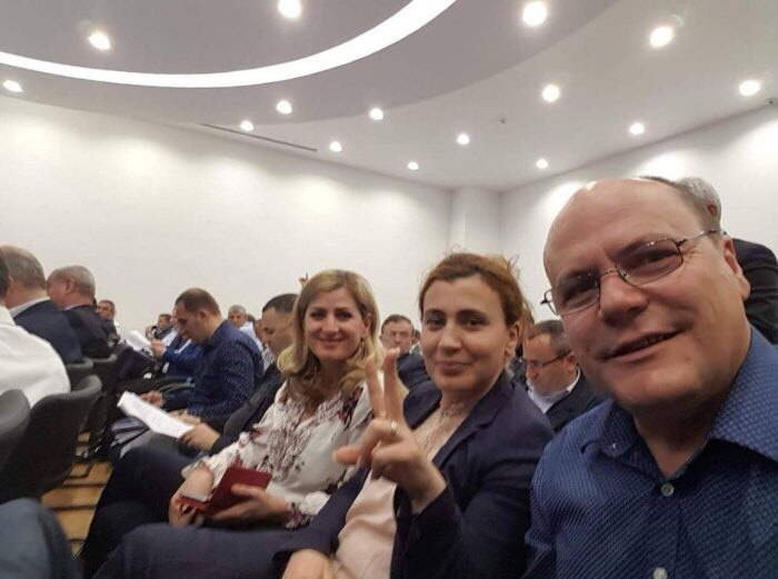 Statuti i turpit/ Basha mbushi sallën jo me anetare të Këshillit Kombëtar: Nga 4 veta, 2 jane fallco Statuti i turpit/ Basha mbushi sallën jo me anetare të Këshillit Kombëtar: Nga 4 veta, 2 jane fallco