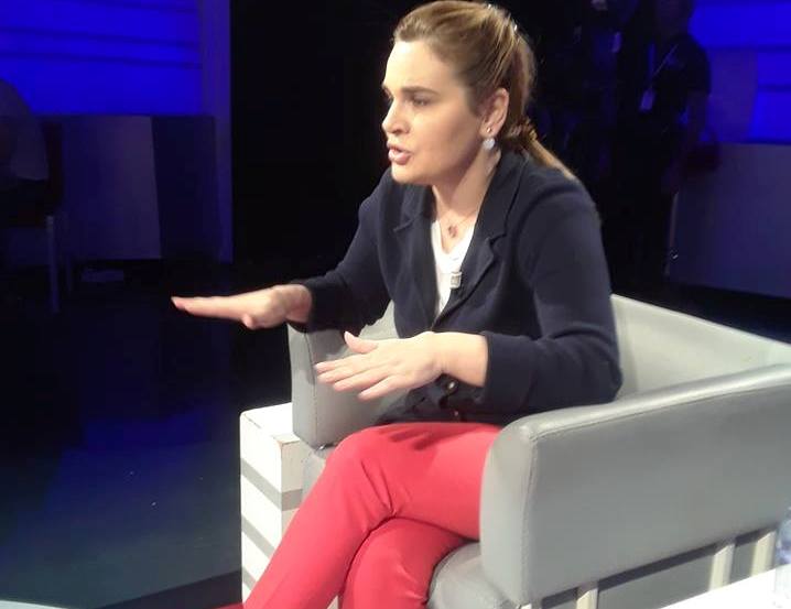 Monika flet përçartë për Reformën në Drejtësi dhe i bënë presion të hapur Bashës Monika flet përçartë për Reformën në Drejtësi dhe i bënë presion të hapur Bashës