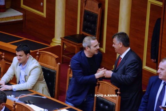 Çfarë po ndodh me LSI-në? Edhe ish ministri i Metës del krah Tahirit Çfarë po ndodh me LSI-në? Edhe ish ministri i Metës del krah Tahirit
