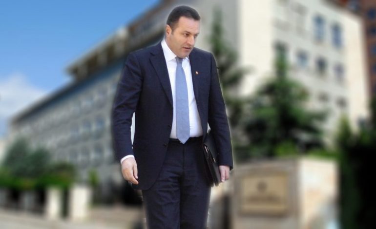 Llalla i zënë ngushtë nuk shpëton nga Vettingu, “sheiku” në grahmat e fundit të lirisë Llalla i zënë ngushtë nuk shpëton nga Vettingu, “sheiku” në grahmat e fundit të lirisë