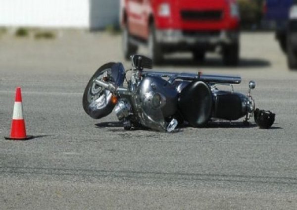 Lushnje, vdes drejtuesi i motoçikletës. Përplaset me makinën Lushnje, vdes drejtuesi i motoçikletës. Përplaset me makinën