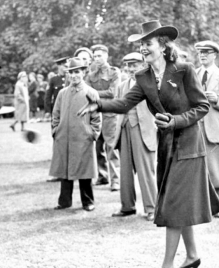 Njihuni me 10 gratë më të bukura në historinë e Shqipërisë (Foto) Njihuni me 10 gratë më të bukura në historinë e Shqipërisë (Foto)