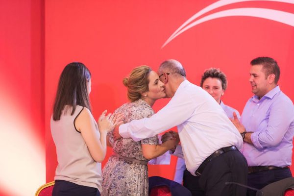 Dikush të zgjojë Titin e Monikës. Të pakten sot të mos flasë çfarë e porosit Kryemadhi