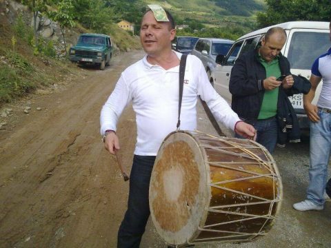 Ja si nisi konflikti mes “Kaubojsit” dhe Xhelalit! Ja si nisi konflikti mes “Kaubojsit” dhe Xhelalit!