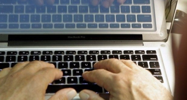 Si u kthye 68-vjeçari në makthin e të miturave italiane, u kërkonte video erotike dhe i shantazhonte Si u kthye 68-vjeçari në makthin e të miturave italiane, u kërkonte video erotike dhe i shantazhonte