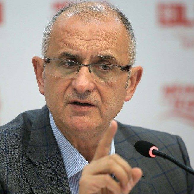 “Më mëndjen e kecit” Tit Vasali i Çizmes  rrëzon” Ramën!