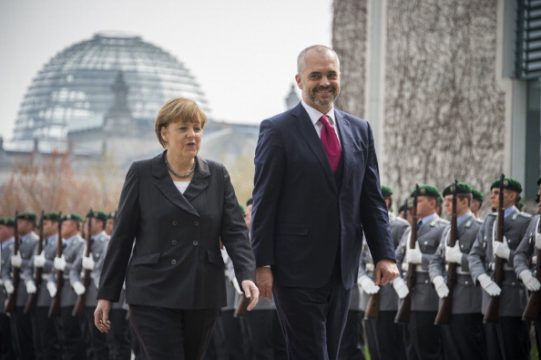 Rama në Gjermani, takon dhe mikun e Bashës Rama në Gjermani, takon dhe mikun e Bashës