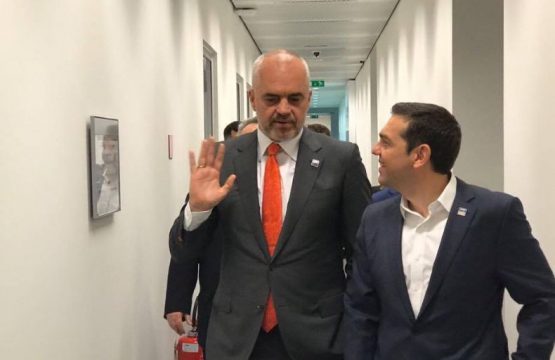 Pashkët erdhën, por Tsipras jo! E gjithë paketa e negociatave, në diskutim? Pashkët erdhën, por Tsipras jo! E gjithë paketa e negociatave, në diskutim?