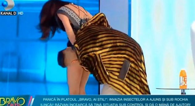 Ja si ç’bëri prezantuesja kur i hyri në skenë merimanga në b**h! (Video) Ja si ç’bëri prezantuesja kur i hyri në skenë merimanga në b**h! (Video)